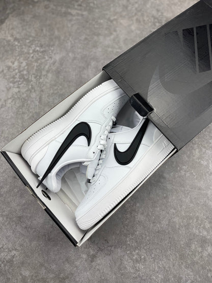 ナイキNike Air Force 1 Low空軍1号のオールマイティーカジュアルスニーカーは柔らかく、弾力性のある緩衝性能と優れたミッドソール設計で、レトロと現代にまたがる外形を組み合わせ、世界で30年以上風靡してきたForce 1を生み出し、