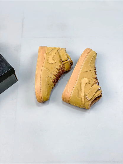 ナイキNike Air Force 1 Low空軍1号のオールマイティーカジュアルスニーカーは柔らかく、弾力性のある緩衝性能と優れたミッドソール設計で、レトロと現代にまたがる外形を組み合わせ、世界を30年以上風靡してきたForce 1を生み出し、