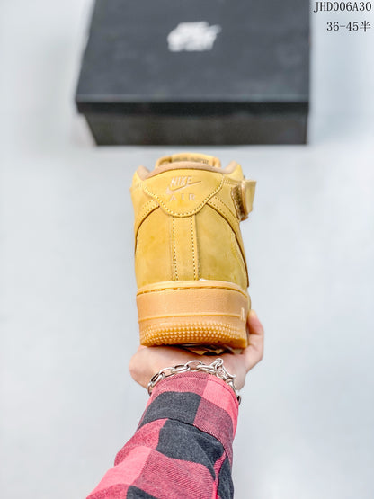 ナイキNike Air Force 1 Low空軍1号のオールマイティーカジュアルスニーカーは柔らかく、弾力性のある緩衝性能と優れたミッドソール設計で、レトロと現代にまたがる外形を組み合わせ、世界を30年以上風靡してきたForce 1を生み出し、