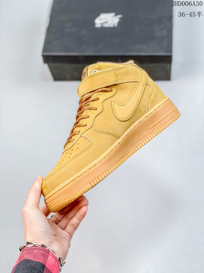 ナイキNike Air Force 1 Low空軍1号のオールマイティーカジュアルスニーカーは柔らかく、弾力性のある緩衝性能と優れたミッドソール設計で、レトロと現代にまたがる外形を組み合わせ、世界を30年以上風靡してきたForce 1を生み出し、