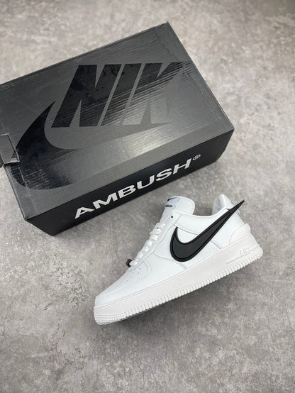ナイキNike Air Force 1 Low空軍1号のオールマイティーカジュアルスニーカーは柔らかく、弾力性のある緩衝性能と優れたミッドソール設計で、レトロと現代にまたがる外形を組み合わせ、世界で30年以上風靡してきたForce 1を生み出し、