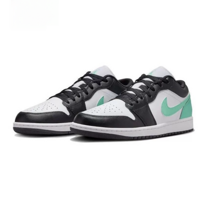 定番のスポーツシューズ！ Nike ジョーダン1 AJ1 ローカット 黒白パンダ 553558-116